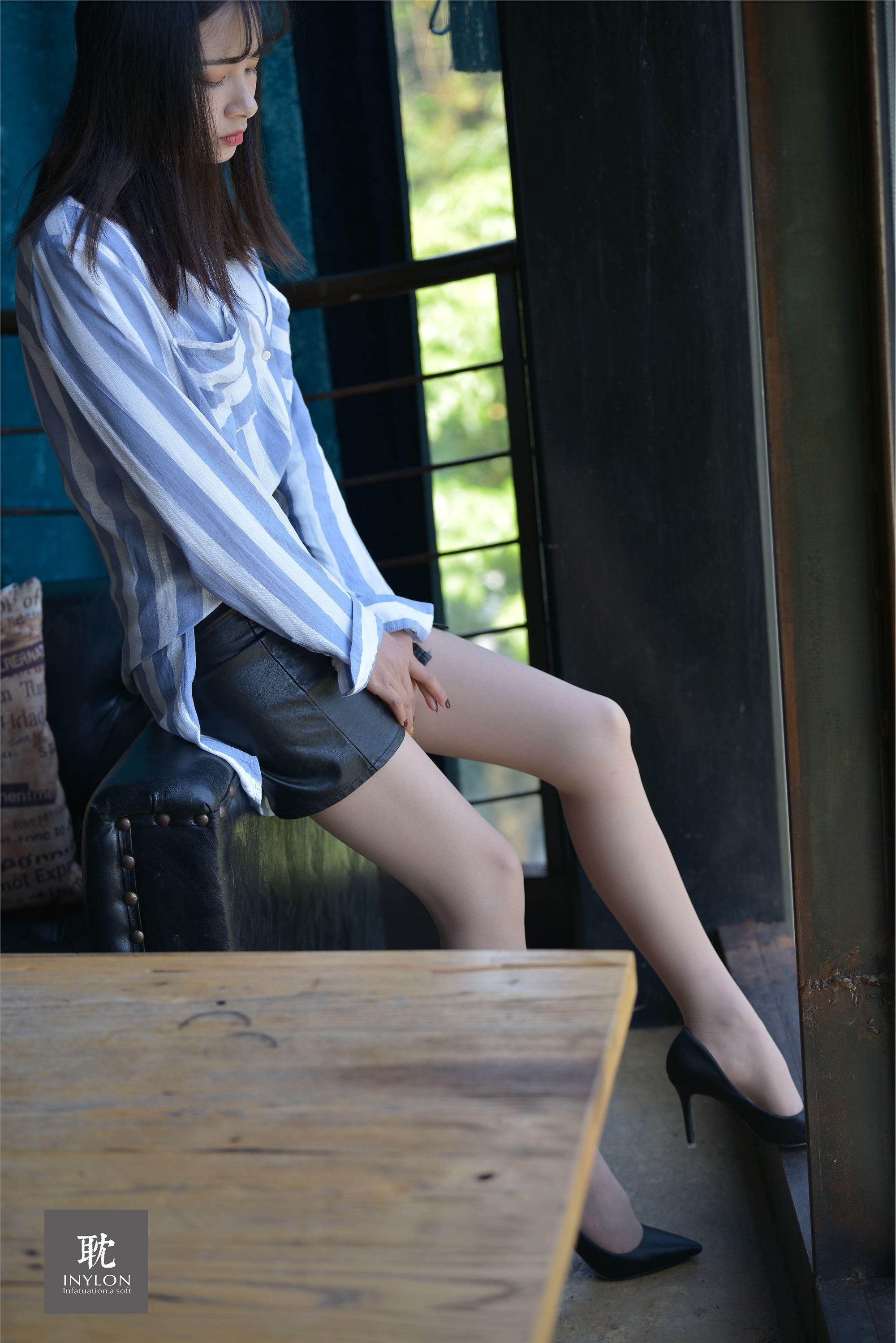 IESS异思趣向《普惠集238》- 模特：阿离《窗边反复斟酌的34码小脚》